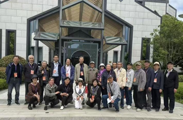 2026.4.22 上大老教授赴苏州泰康吴园考察_img1.jpg