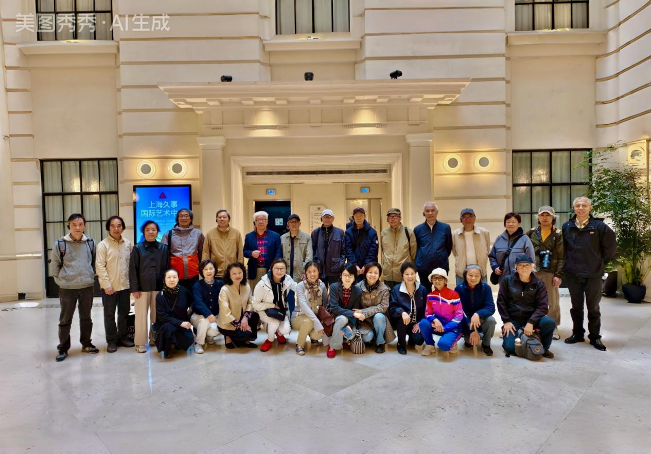 2026.4.30  上大美院老党员老教授参观《百年外滩·红色足迹》展_img0.jpg