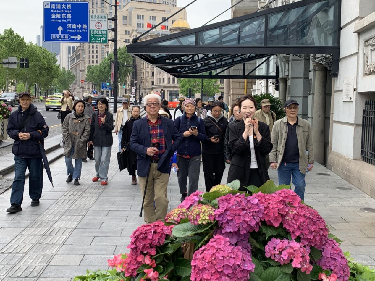 2026.4.30  上大美院老党员老教授参观《百年外滩·红色足迹》展_img3.jpg
