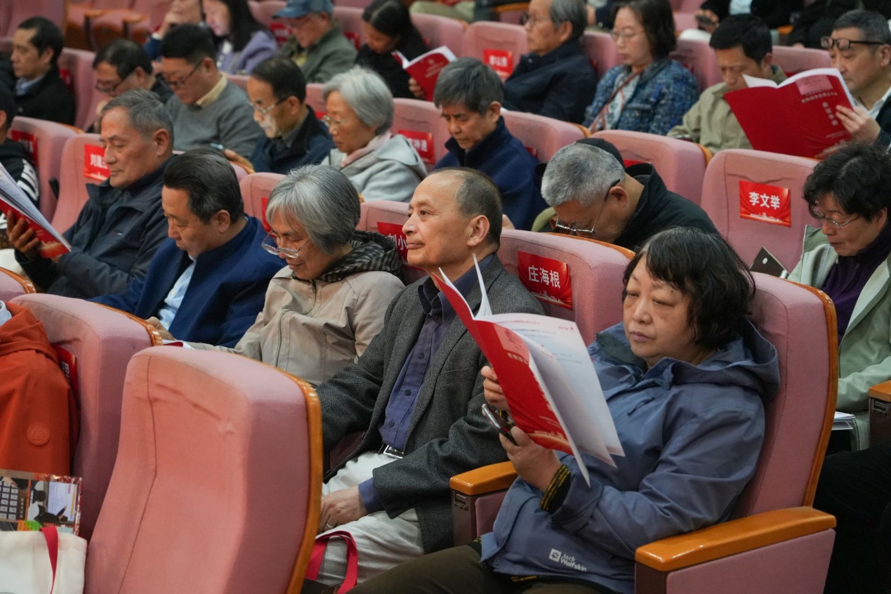 2026.4.30 上海应用技术大学成立老教授协会_img1.jpg