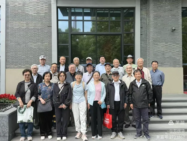 1780223054341073095.png 2026.5.24 同济老教授参观“上海人民城市实践展示馆”_img0.png