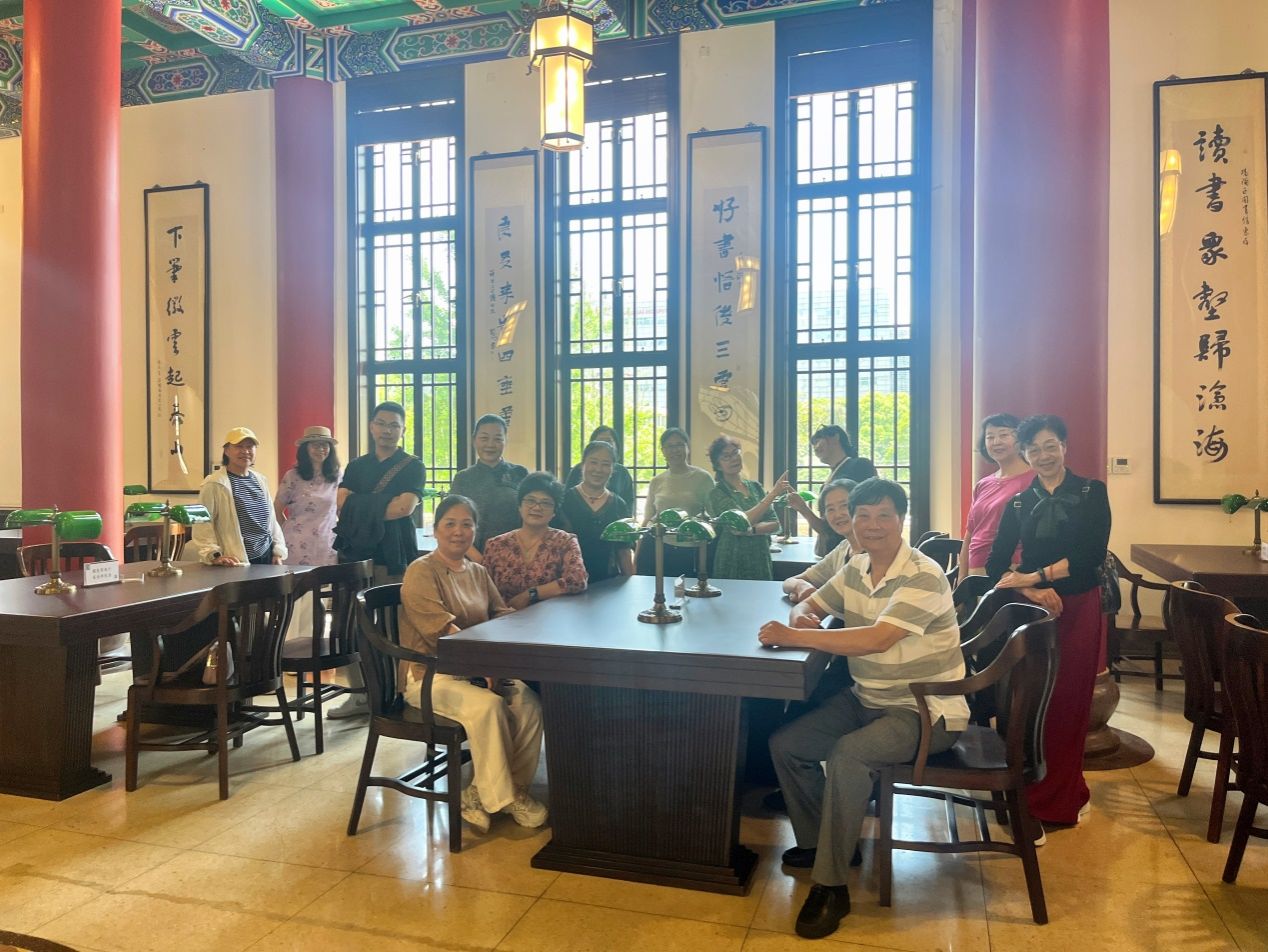 2026.6.11 上体大老教授走进杨浦图书馆阅读体验_img0.jpg