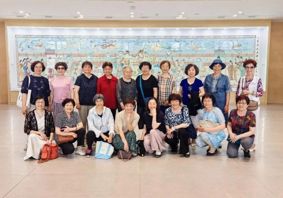 2026.6.11  财大退休教师编织组参观非遗作品展_img0.jpg