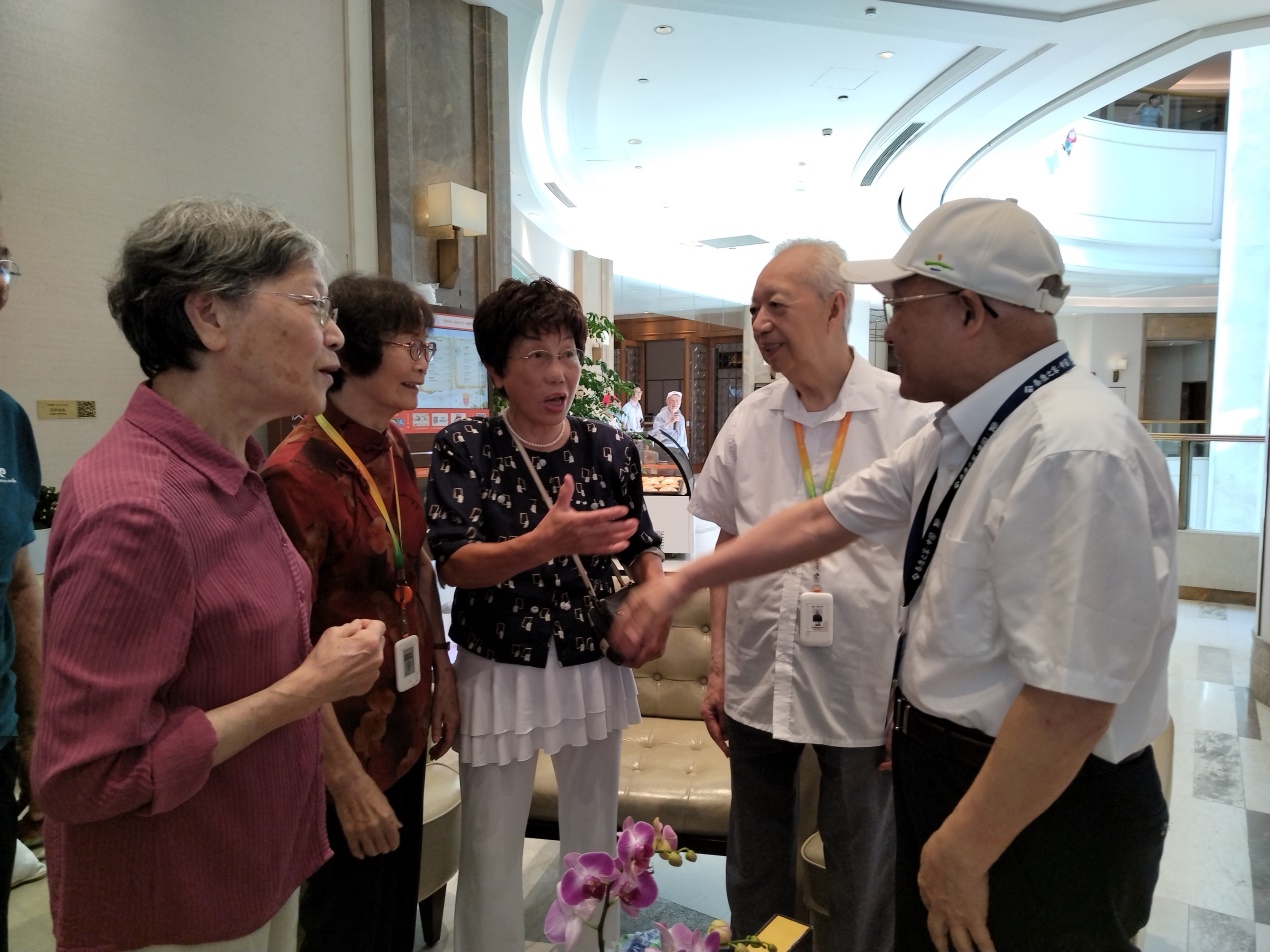 2026.7.17 陆敏恂、张伟超偕高校老教协秘书长赴泰康申园贺喜_img2.jpg